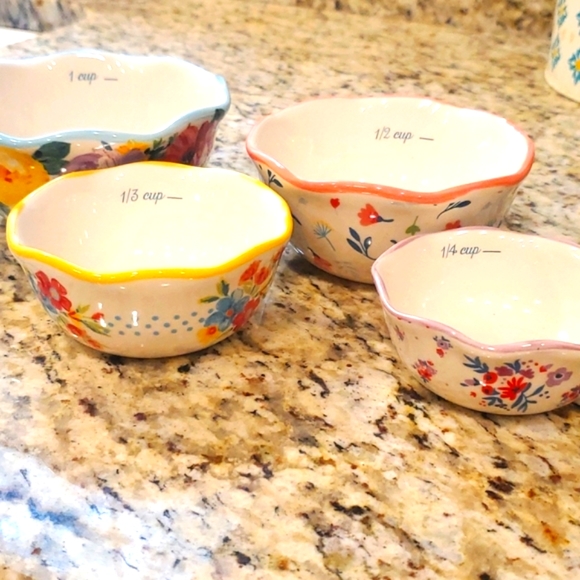 The Pioneer Woman Other - NWOT The Pioneer Woman SET OF 4 Measuring Bowls